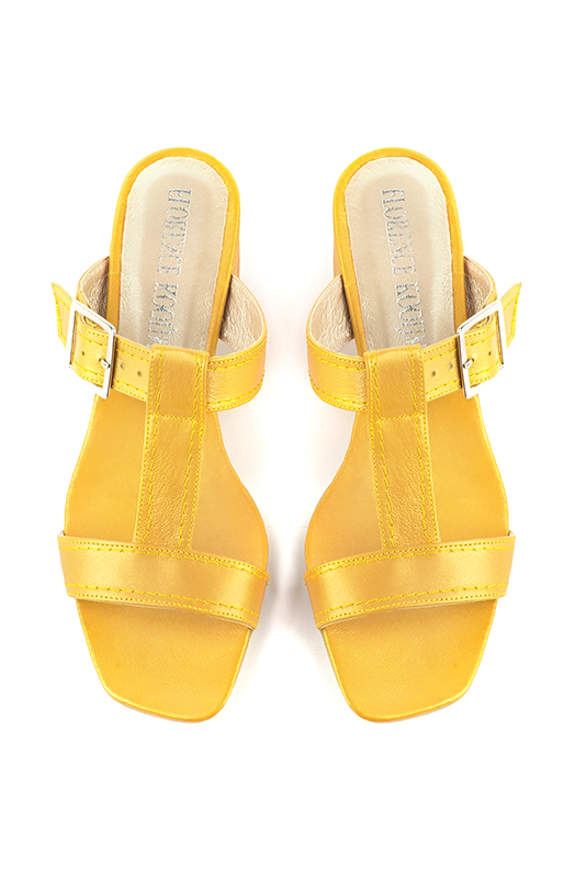 Yellow women's fully open mule sandals. Square toe. Low flare heels. Top view - Florence KOOIJMAN